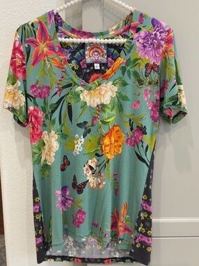 Johnny Was Panya Favorite Floral Short Sleeve V-Neck T-Shirt Green Top Small S